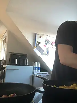 Spielzeugtwink online show from July 15, 5:52 pm