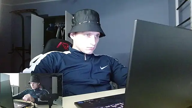 Poliglotjoe1 online show from February 5, 7:43 pm