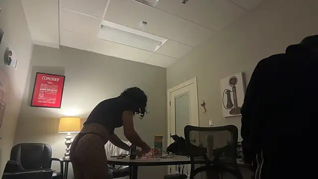 sethhtx713 online show from April 11, 9:13 am