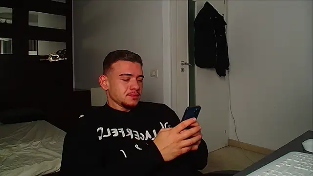 ElijahThorne online show from December 1, 6:05 am