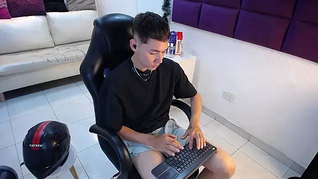 LoganFoster  online show from December 22, 9:12 pm