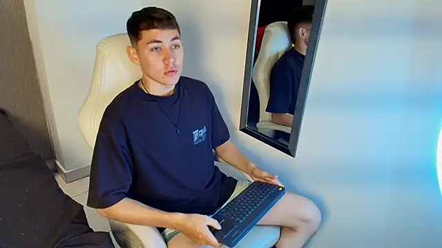 LoganFoster  online show from January 7, 8:36 pm