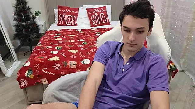 MoonlinSkinn online show from January 9, 1:11 am