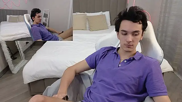 MoonlinSkinn online show from February 8, 1:22 am