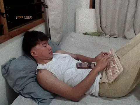 asiantwink0000 online show from December 1, 5:27 pm