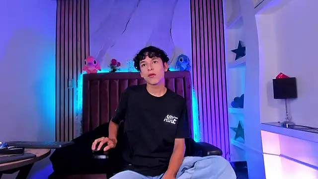 SthepanodiMonaco online show from January 9, 8:58 pm