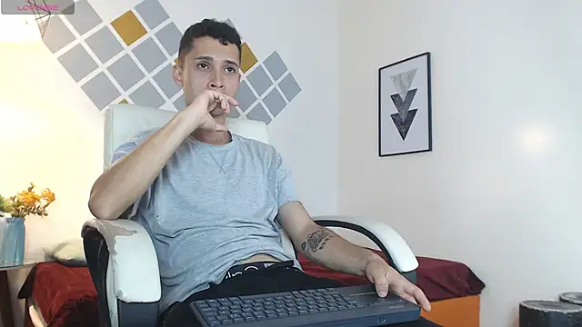 LucassSmith11 online show from February 14, 6:58 pm