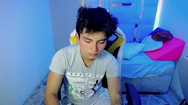 Green XoX online show from January 12, 2:21 pm