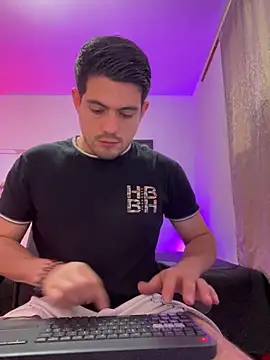 williamsmiiths16 online show from April 26, 1:52 pm
