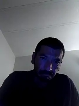 Snapshot of Guero0751@xh chatting on December 18, 7:26 am Guero0751xh online show from December 18, 7:26 am