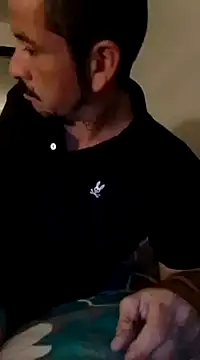 Snapshot of Guero0751@xh chatting on December 22, 12:27 pm Guero0751xh online show from December 22, 12:27 pm