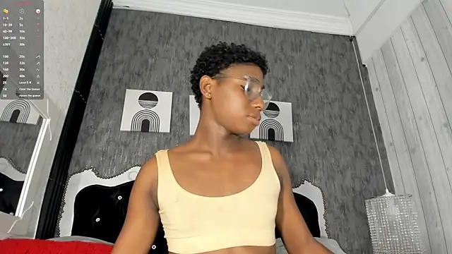 teylor lovee online show from April 5, 8:05 pm