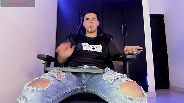 Liam Mateo online show from April 1, 4:03 am