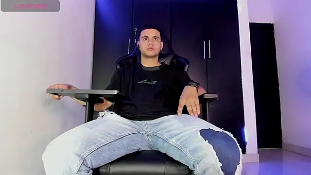 Liam Mateo online show from March 23, 2:39 am