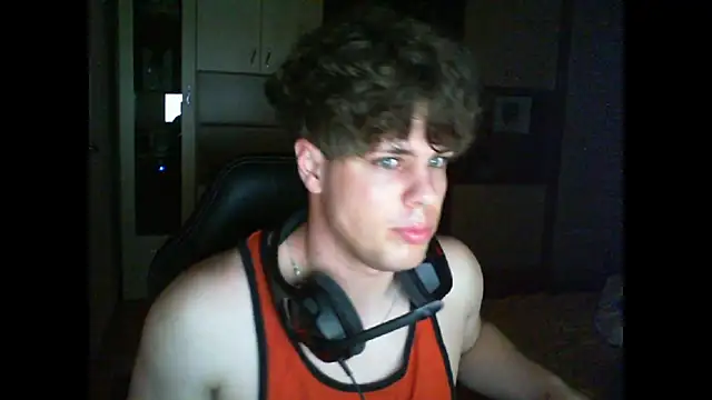 GymGuy0505 online show from December 15, 10:51 pm