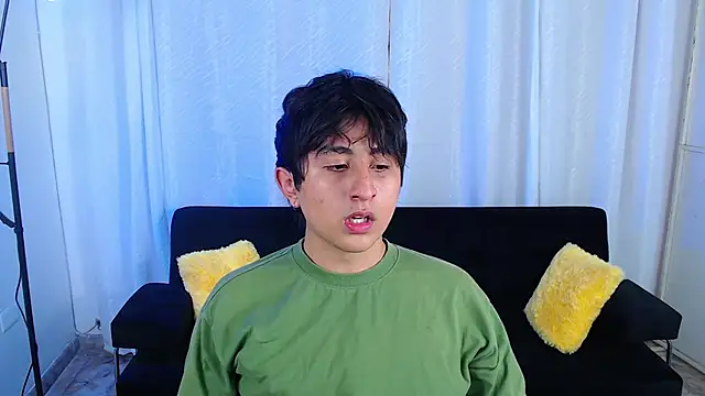 Zyan18 online show from December 18, 8:05 pm