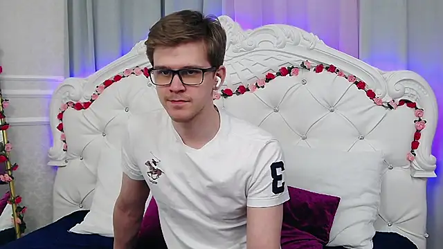 NickJohnas online show from April 12, 6:53 pm