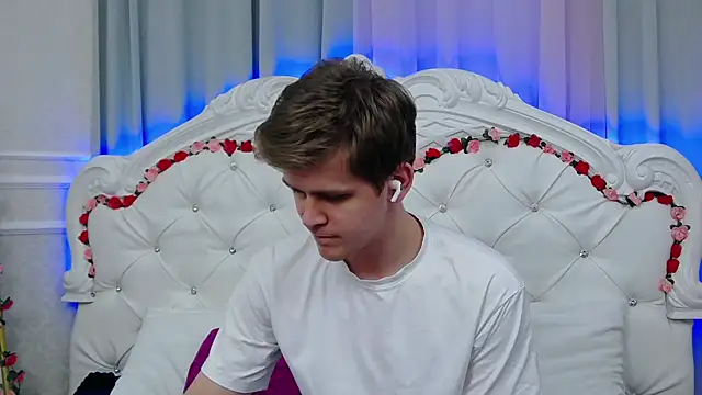 NickJohnas online show from April 15, 8:20 pm