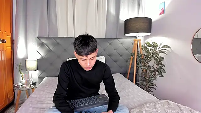 Andy Belier23 online show from April 4, 11:24 pm