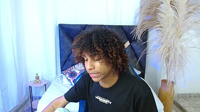 angelll18  online show from January 17, 8:44 pm