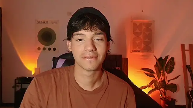 CrisotpherMoretti online show from December 19, 5:43 pm