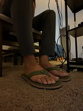 Kingbertfeet online show from January 14, 1:49 pm