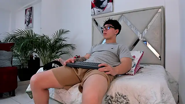 Liam saint online show from February 24, 12:28 pm