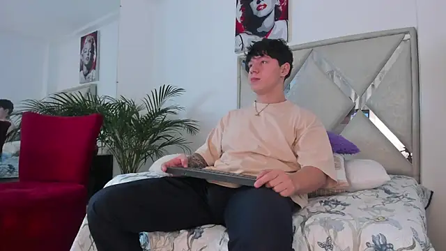 Liam saint online show from March 5, 1:29 pm