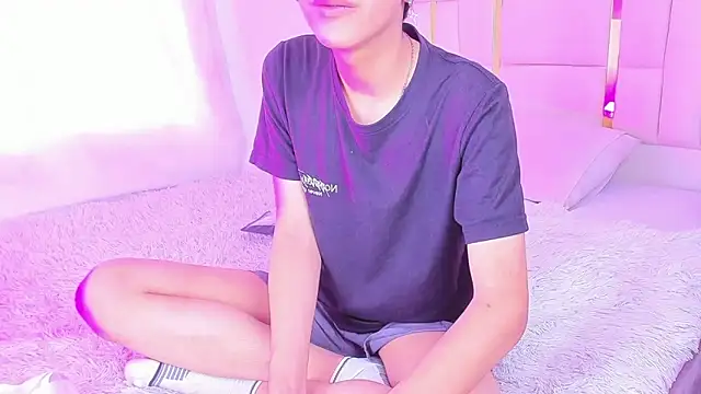 julian xx online show from June 18, 7:52 pm