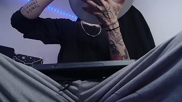 Anhony Muscle online show from January 10, 3:05 pm