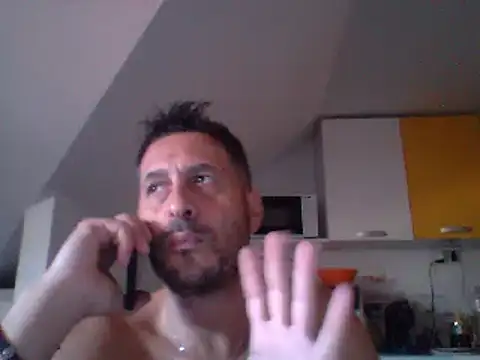 Snapshot of colosone chatting on October 12, 11:04 am colosone online show from October 12, 11:04 am