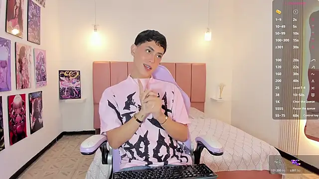 Iamcami  online show from March 25, 7:40 pm