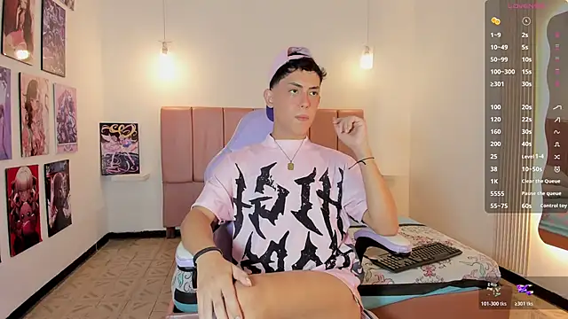 Iamcami  online show from March 14, 7:32 pm