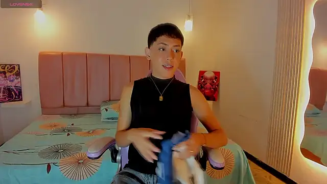 Iamcami  online show from February 18, 7:33 pm