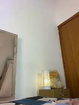 Iamcami  online show from April 17, 8:00 pm