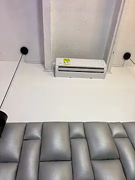 Iamcami  online show from March 5, 7:21 pm