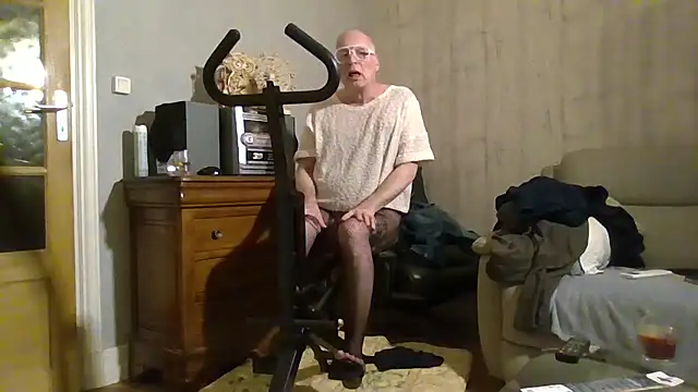 Helinetrav online show from March 25, 7:40 pm