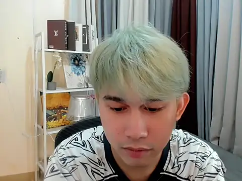 davincihugecock online show from April 8, 7:11 pm