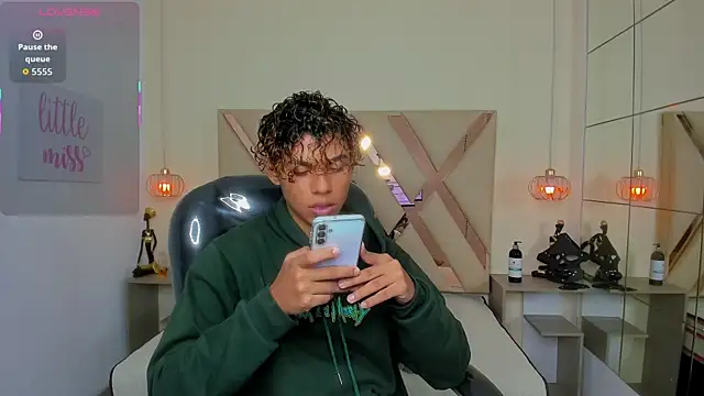 Anyelo Twink online show from April 17, 4:59 am