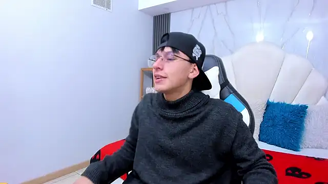 Alexander Collinss online show from January 18, 7:27 pm