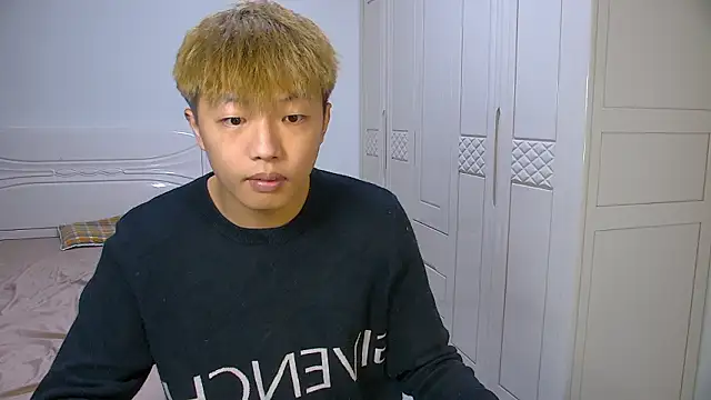 Chocolates-001 online show from March 7, 11:41 am