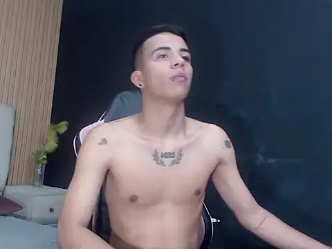 MaximoGrayy online show from January 14, 6:44 pm