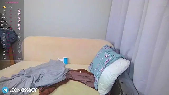 LeonBoykisser online show from April 1, 1:41 pm