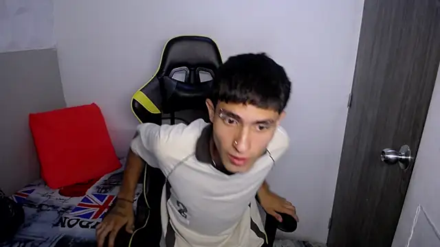 Akyra latinn online show from February 23, 3:47 pm