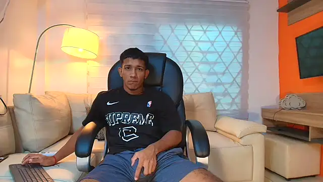 ricky spensar23cm  online show from March 25, 2:15 am