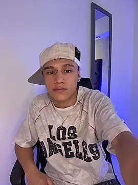 Dominik Souza online show from April 2, 8:27 pm