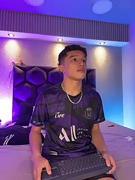 Dominik Souza online show from April 18, 7:07 pm