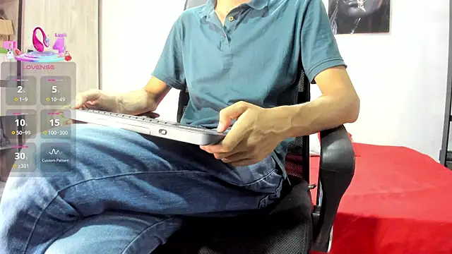 milo cruz  online show from April 25, 5:10 am