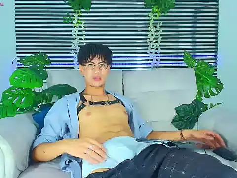 ThiiagoSaeenz online show from April 14, 4:06 pm