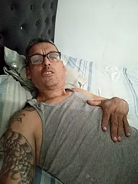 Carlos-0425 online show from May 12, 4:43 am